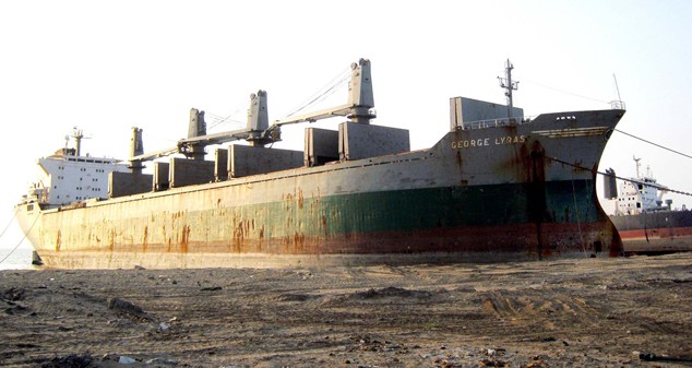 shutterstock_90436372 shutterstock shipbreaking scrap