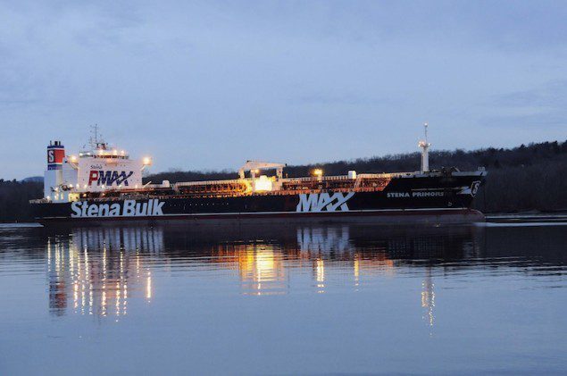 The tanker Stena Primorsk hauling crude oil sits anchored in the Hudson River after loosing its steering and running aground south of Albany, New York December 20, 2012. A tanker traveling down the Hudson River carrying light crude oil has run aground south of Albany, New York, the Coast Guard said on Thursday. The Stena Primorsk, a 600-foot motor tanker, reportedly lost control of its steering on Thursday morning and hit land near Stuyvesant, New York, about 20 miles downriver from Albany, the Coast Guard said. The vessel is currently at anchor. REUTERS/Hans Pennink
